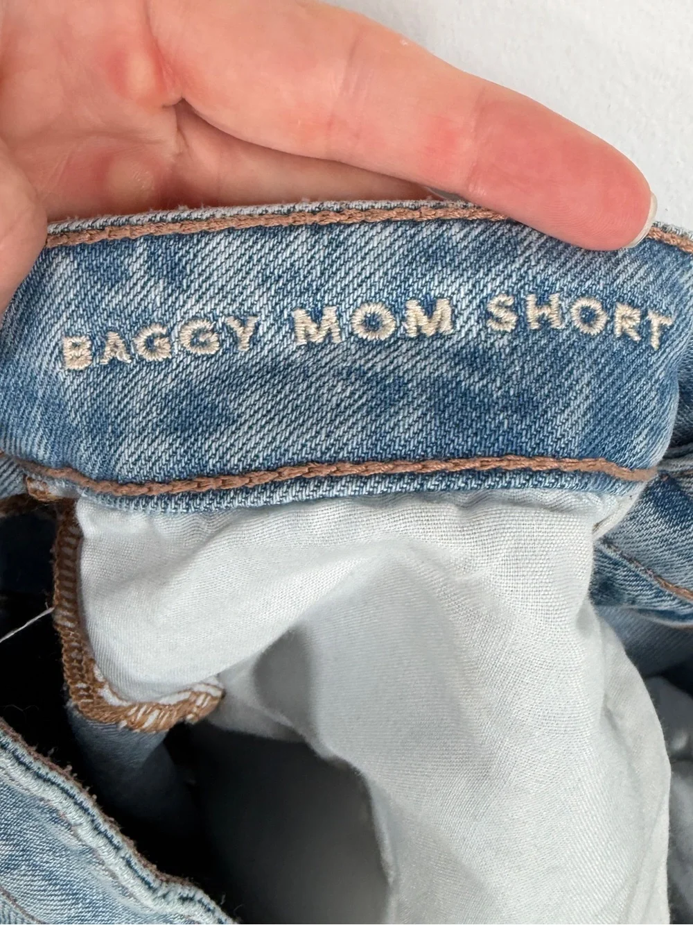 American Eagle Baggy Mom Shorts Distressed Denim Women’s Size 6